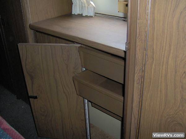 1974 Airstream Trailer Sovereign of the Road 31' (D)