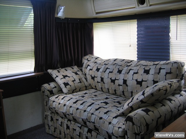 1976 Airstream Sovereign International 31' Travel Trailer (E)