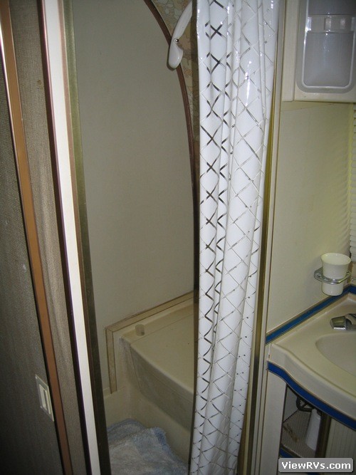 1976 Airstream Sovereign International 31' Travel Trailer (E)