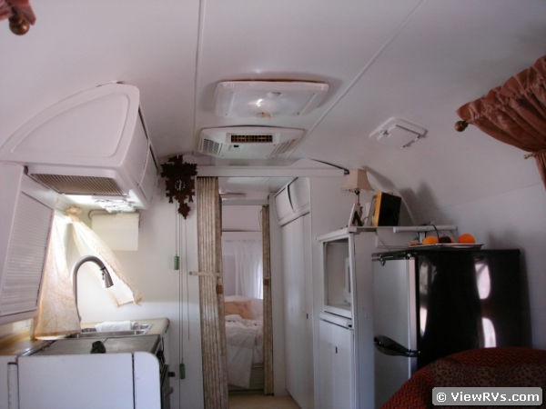 1978 Airstream Sovereign of the Road 31' Travel Trailer (A)