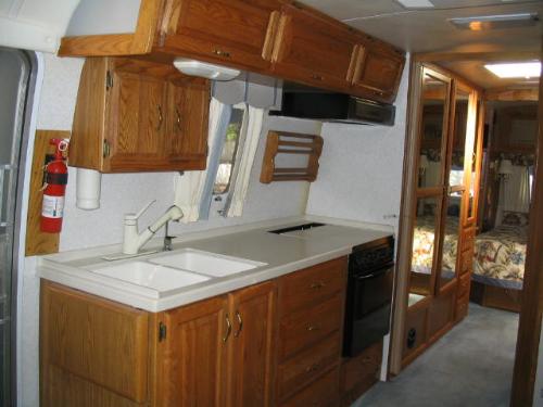 1999 Airstream Excella 1000 31' Wide Body Travel Trailer