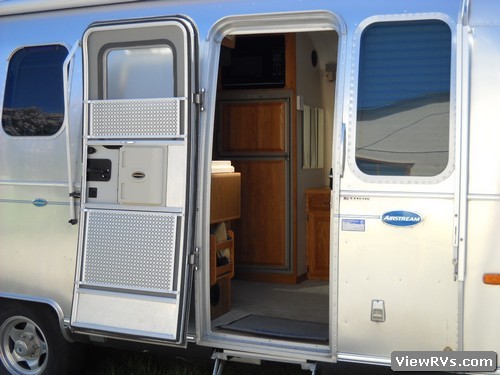 2002 Airstream Classic 25' Travel Trailer (A)