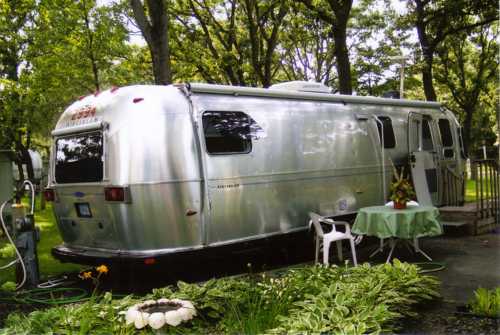 2004 Airstream Classic Slide-Out 30' Travel Trailer (A)
