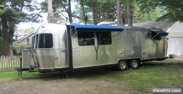 2004 Airstream Travel Trailer Classic 30 Slide-Out (C)