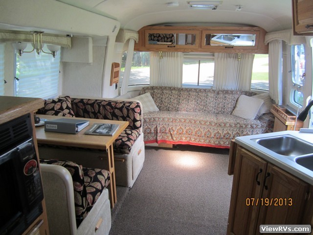 2004 Airstream Travel Trailer Classic 30 Slide-Out (C)