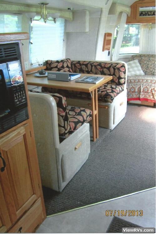 2004 Airstream Travel Trailer Classic 30 Slide-Out (C)