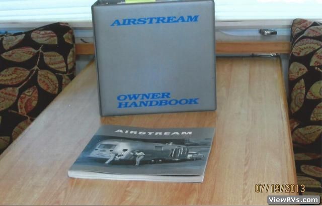 2004 Airstream Travel Trailer Classic 30 Slide-Out (C)