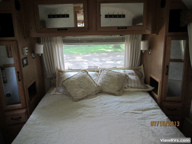 2004 Airstream Travel Trailer Classic 30 Slide-Out (C)