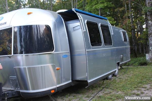 2005 Airstream Travel Trailer Classic Slide-Out 30' (A)