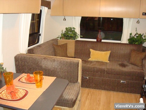 2006 Airstream Safari 25' SS Six Sleeper Travel Trailer (A)