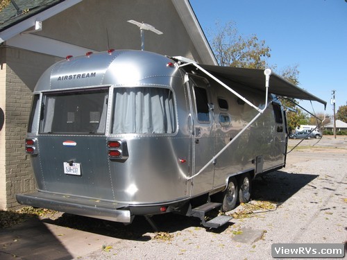 2008 Airstream International 27' Front Bedroom Travel Trailer (A)