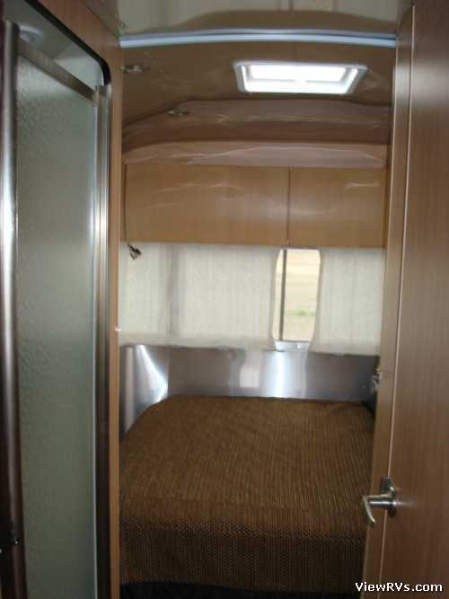 2008 Airstream Safari 25 SE Front Bedroom Travel Trailer (A)