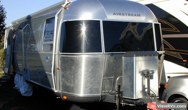 2009 Airstream Classic Limited 27FB 27' Travel Trailer (A)