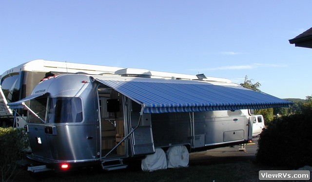 2009 Airstream Classic Limited 27FB 27' Travel Trailer (A)