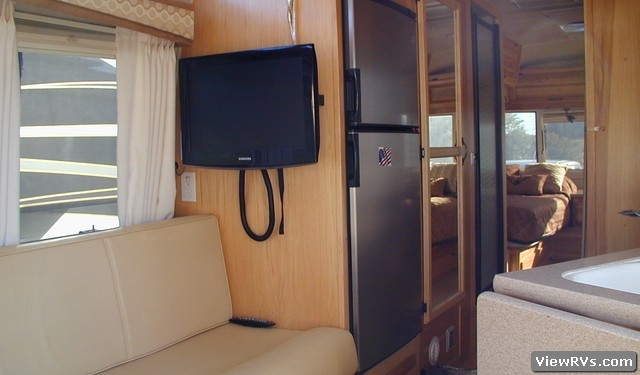 2009 Airstream Classic Limited 27FB 27' Travel Trailer (A)