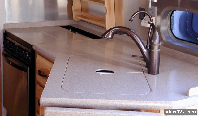 2009 Airstream Classic Limited 27FB 27' Travel Trailer (A)