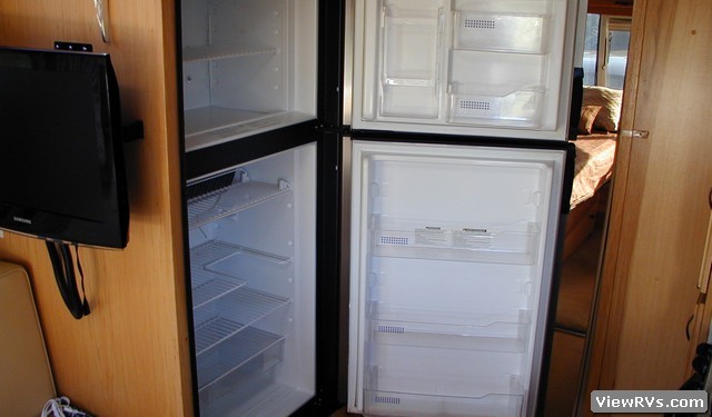 2009 Airstream Classic Limited 27FB 27' Travel Trailer (A)