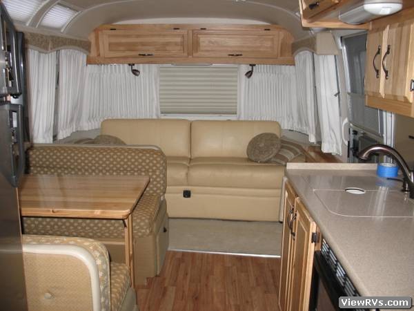 2010 Airstream Trailer Classic Limited 31' (A)