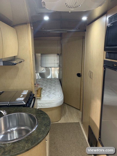 2012 Airstream Flying Cloud 23' Travel Trailer