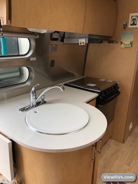 2012 Airstream Flying Cloud 25 Travel Trailer