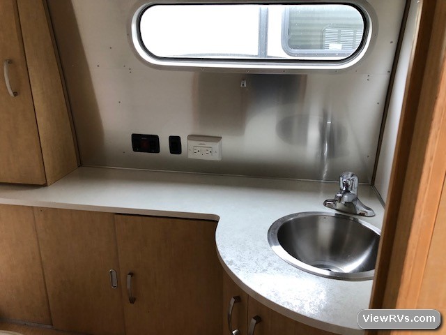 2012 Airstream Flying Cloud 25 Travel Trailer