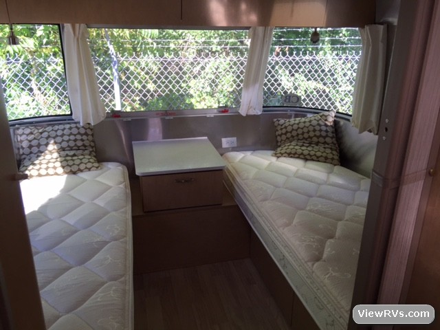 2012 Airstream Flying Cloud 25 Travel Trailer