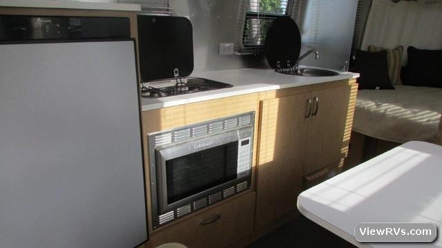 2012 Airstream Sport Bambi 22FB Travel Trailer