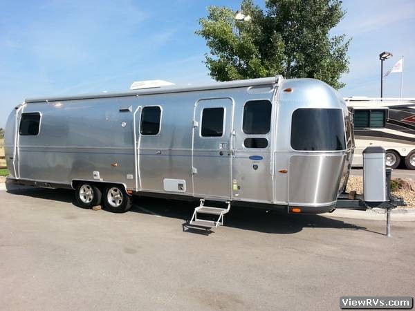 2012 Airstream Travel Trailer Classic 30' (A)