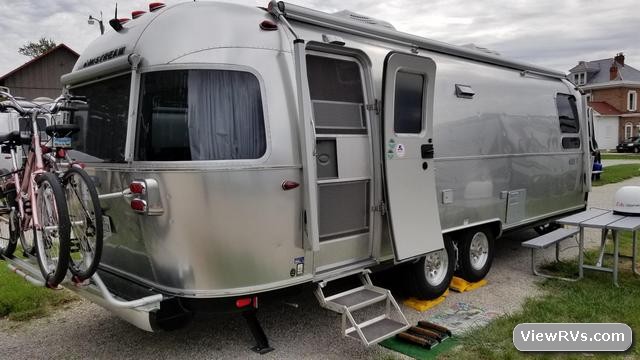 2018 Airstream Globetrotter 27FB Travel Trailer