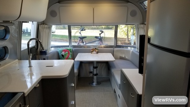 2018 Airstream Globetrotter 27FB Travel Trailer