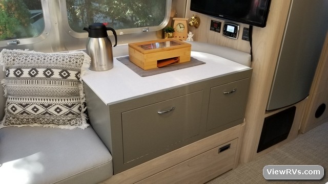 2018 Airstream Globetrotter 27FB Travel Trailer