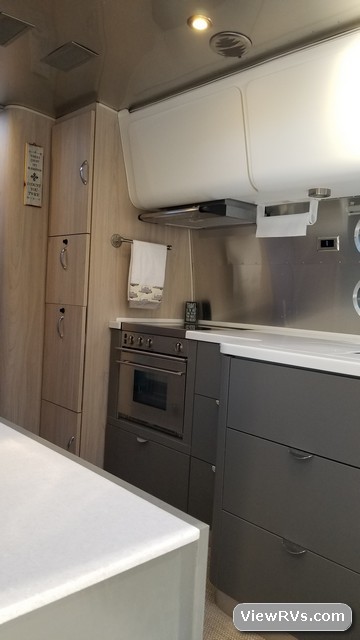 2018 Airstream Globetrotter 27FB Travel Trailer