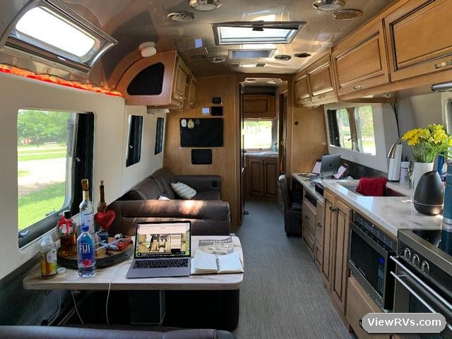 2019 Airstream Classic 33FB Travel Trailer