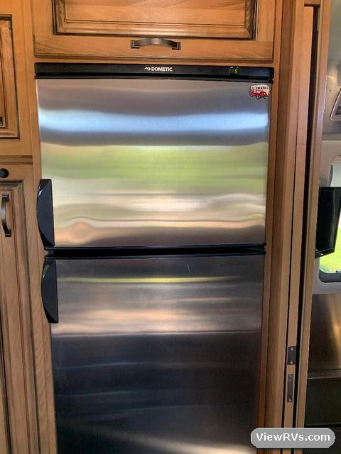 2019 Airstream Classic 33FB Travel Trailer