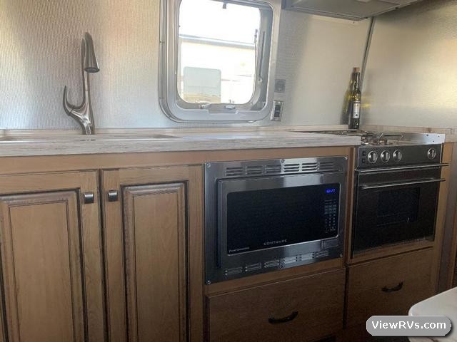 2019 Airstream Classic 33FB Travel Trailer