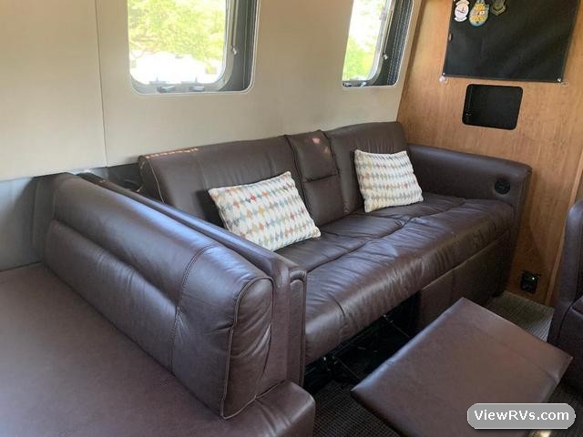 2019 Airstream Classic 33FB Travel Trailer