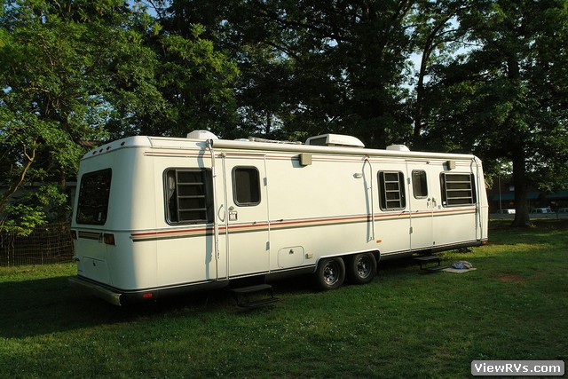 1988 Argosy Trailer 33' (A)