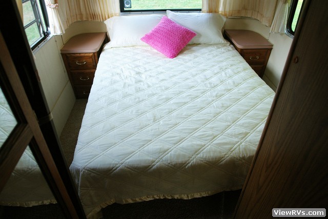 1988 Airstream Argosy Travel Trailer 33' Front Kitchen (A)