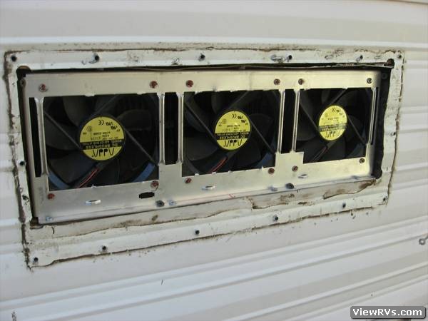 1971 Aristocrat LoLiner 16 travel trailer