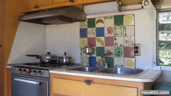 1966 Avion Travel Trailer Holiday II (A)