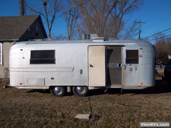 1971 Avion Voyageur 25' Travel Trailer (A)