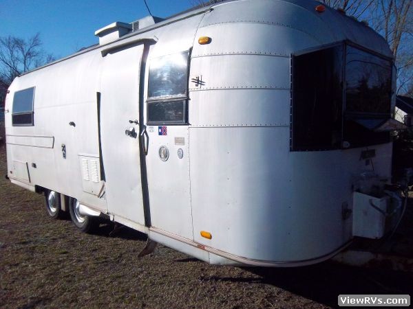 1971 Avion Voyageur 25' Travel Trailer (A)