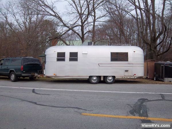 1971 Avion Voyageur 25' Travel Trailer (A)