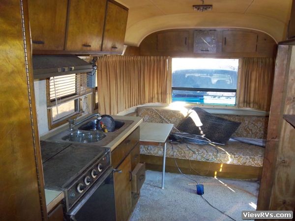 1971 Avion Voyageur 25' Travel Trailer (A)