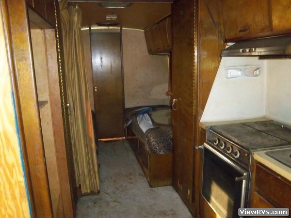 1971 Avion Voyageur 25' Travel Trailer (A)