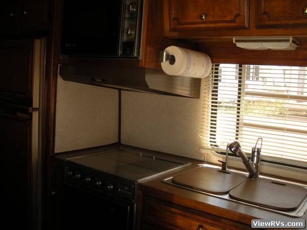 1982 Avion Travel Trailer 34V (B)