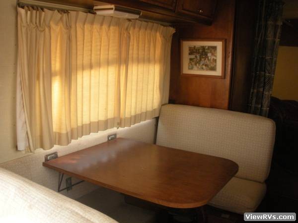 1982 Avion Travel Trailer 34V (B)