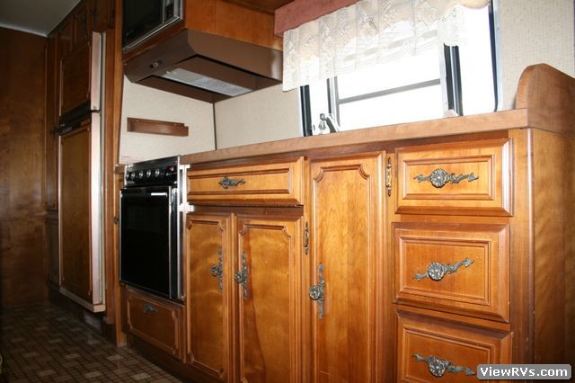 1983 Avion 34W 34' Travel Trailer (B)