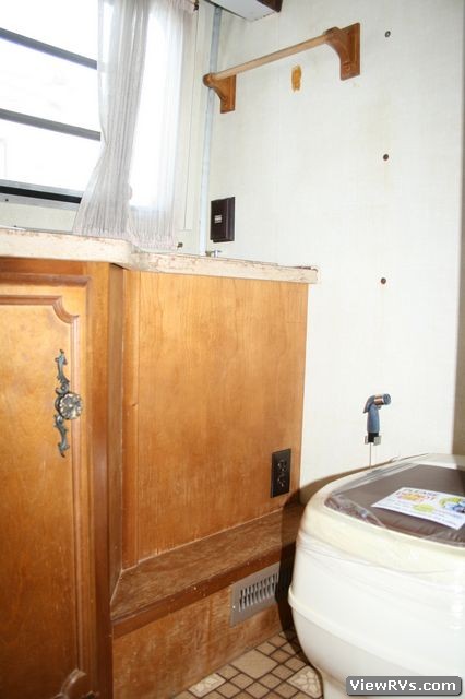 1983 Avion 34W 34' Travel Trailer (B)