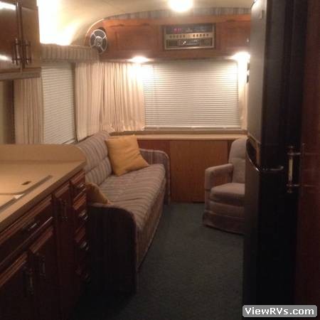 1985 Avion 30R 30' Travel Trailer (A)